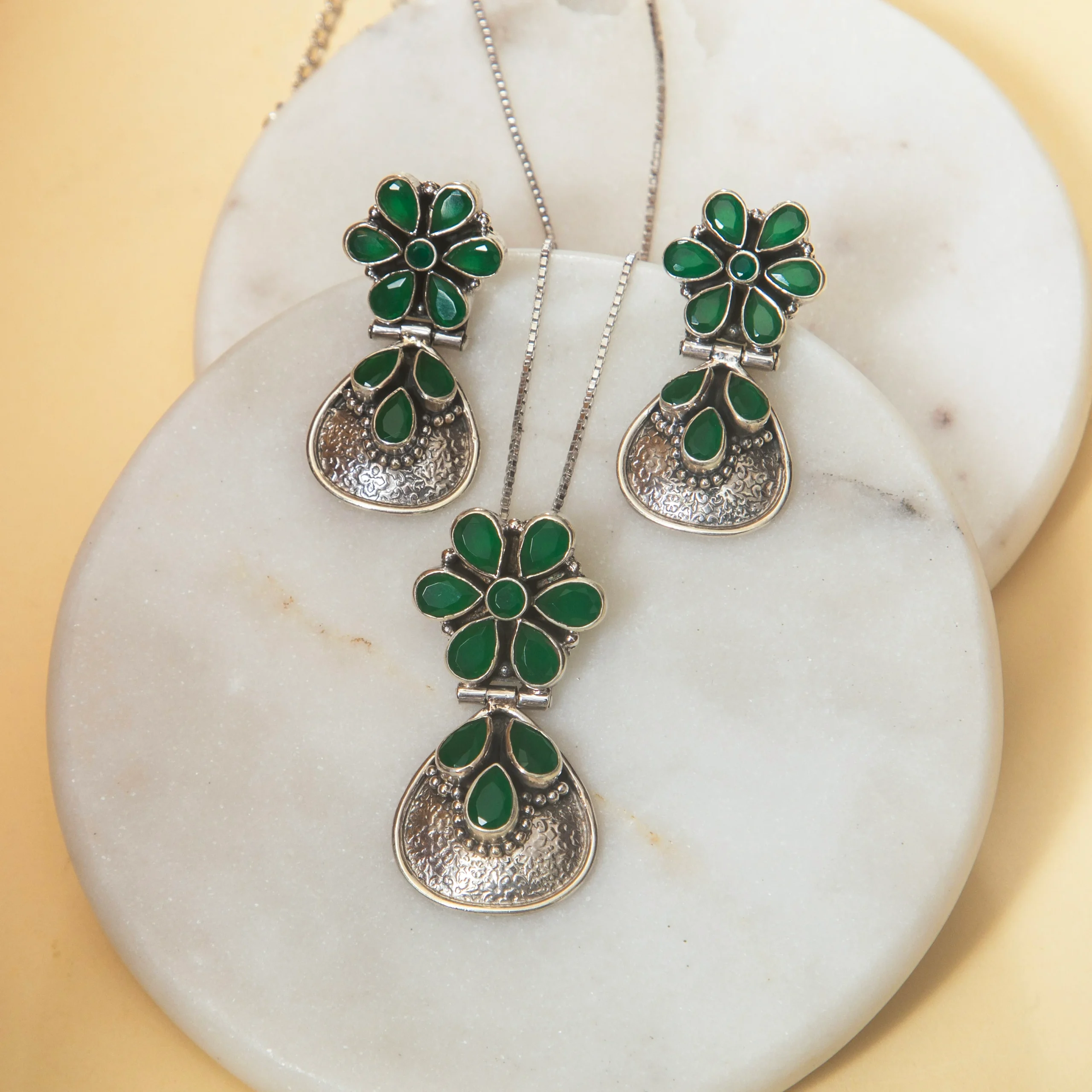 1_Floral_Green_925_Silver_Pendant_Set_Noorish_Jewellery