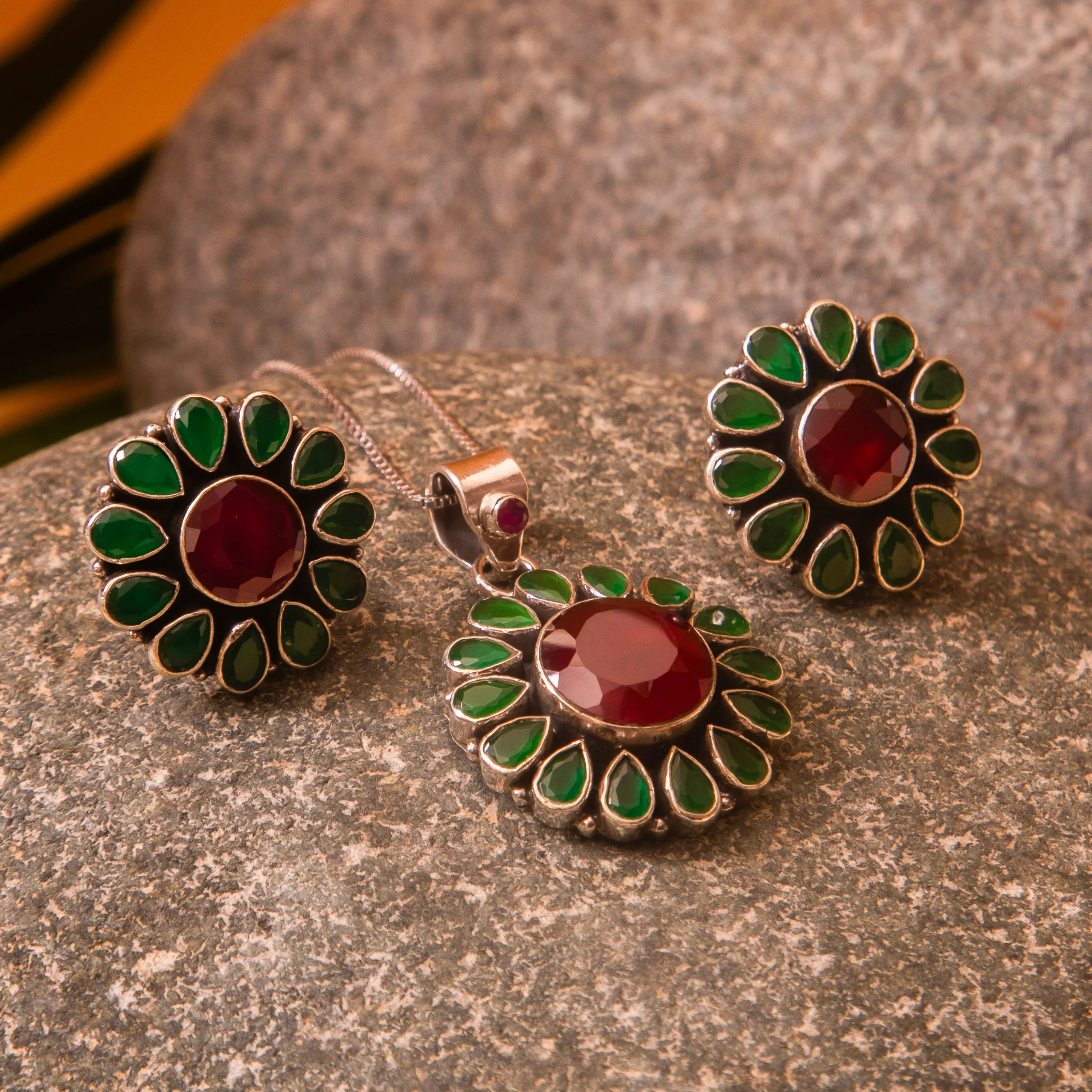 1_Ruby_Green_Flower_925_Silver_Pendant_Set_Noorish_Jewellery