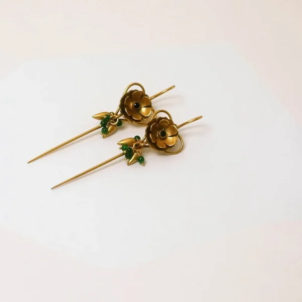 4_Golden_Bloom_Needle_925_Silver_Ear_Cuff_Green_Accents_000_Noorish_Jewellery